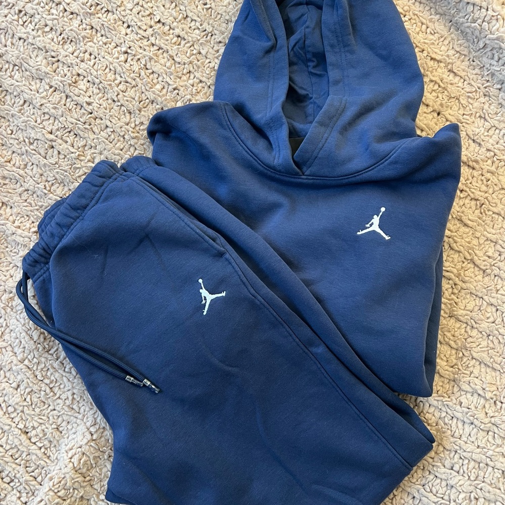 Jordan Navy Sweatpants & Hoodie Set- size small